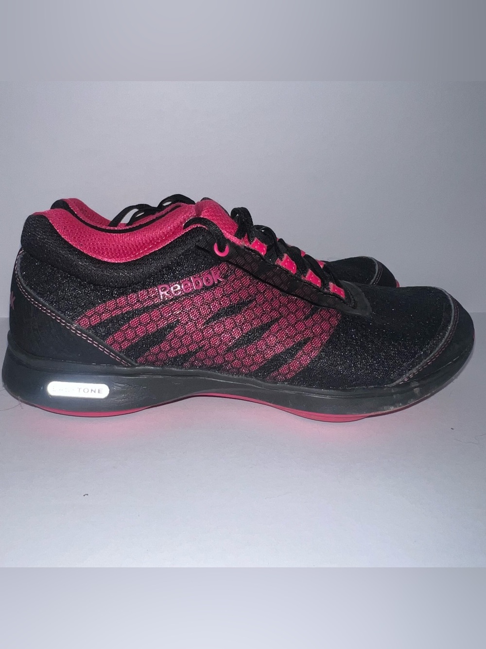 Reebok EasyTone fitness walking running athletic shoes. Women’s size 7
